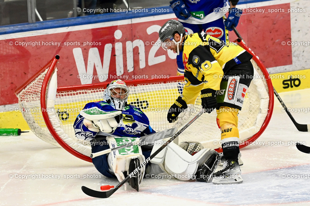 EC IDM Wärmepumpen VSV vs. HC Pustertal | #1 LAMOUREUX JEAN PHILIPPE EC VSV, #40 Andergassen Raphael HC PUSTERTAL, Tor fällt um, EC IDM Wärmepumpen VSV vs. HC Pustertal, EC IDM Wärmepumpen VSV vs. HC Pustertal am 15.11.2024 in Villach (Stadthalle Villach), Austria, (Photo by Bernd Stefan)