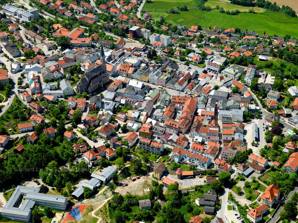 2724093 | WALDKIRCHEN 19.05.2007 Stadtzentrum im Innenstadtbereich  in Waldkirchen im Bundesland Bayern, Deutschland // The city center in the downtown area  in Waldkirchen in the state Bavaria, Germany Foto: Gerhard Launer