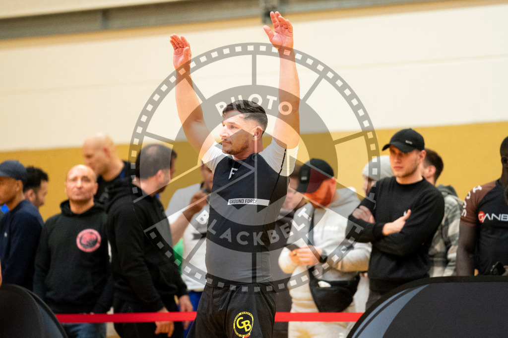 20231118PBB13485 | Fighters compete during the AJP Tour 600 Frankfurt Championship in Frankfurt/Main, Germany, on November 18, 2023.