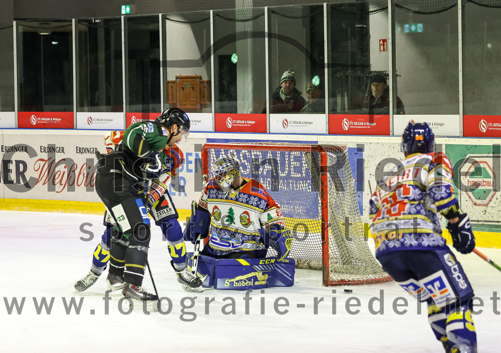 2022-12-09_120_TSV_Erding_gegen_EHC_Waldkraiburg | Erding, Deutschland, 09.12.2022:
Eishockey, Bayernliga 2022 / 2023, 19. Spieltag, TSV Erding gegen EHC Waldkraiburg, Endergebnis: 9:2

Torwart Kevin Yeingst (EHC Waldkraiburg, #80), Philipp Seifert (EHC Waldkraiburg, #96)

Foto: Christian Riedel / fotografie-riedel.net
