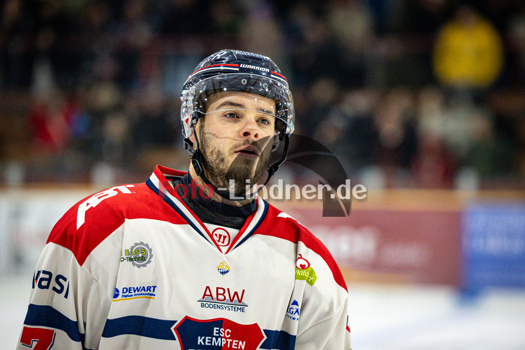 Peißenberg MINERS gegen ESC Kempten SHARKS | Eishockey Bayernliga 2025/26 Vorrunde 12. Spieltag, Peißenberg MINERS gegen ESC Kempten SHARKS, 20251121,Martin HLOZEK (SHARKS 87) Portrait,2025-11-21 in Peißenberg (flatbuy Arena Peißenberg), Martin HLOZEK (SHARKS 87)Copyright: WolfgangxLindner www.foto-lindner.de