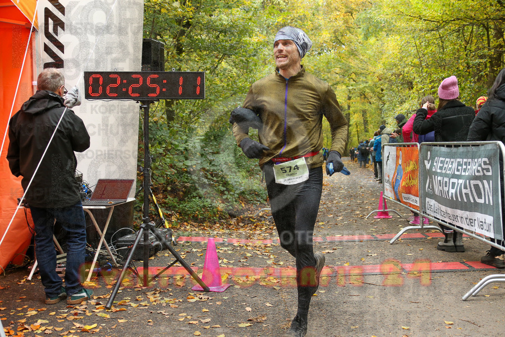 251026_1226_EX1_0393 | Sportfotografie im Rhein-Sieg Kreis, Köln, Bonn, NRW, Rheinland Pfalz, Hessen, etc. Unser Tätigkeitsfeld umfasst den Laufsport vom Volkslauf über den Marathon, Duathlon, Triathon bis zum Ultralauf wie Kölnpfad Ultra oder Schindertrail.