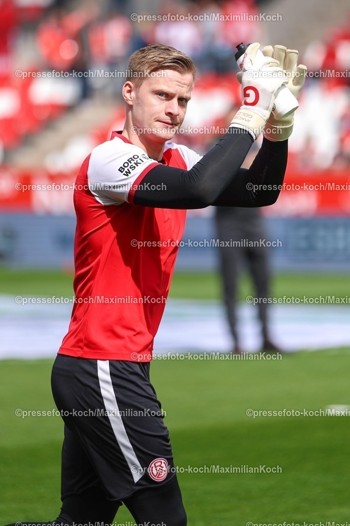 xKWIx11042601012 | 2026.04.11, xkwix, Fußball, 3.Liga, Rot-Weiss Essen -  FC Ingolstadt, Stadion an der Hafenstraße, 33.Spieltag, Saison 2025 / 2026: Jakob Golz (Rot-Weiss Essen #1) DFB regulations prohibit any use of photographs as image sequences and or quasi-video. Photo: xKamilxWilkowskixPressefotoKochx