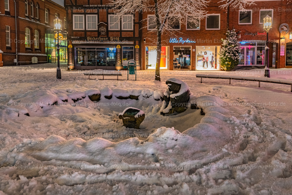 Stade Pferdemarkt Brunnen_Schnee_ELS_7284150221 | Fotos aus den Touristenorten aus Norddeutschland. - Realisiert mit Pictrs.com