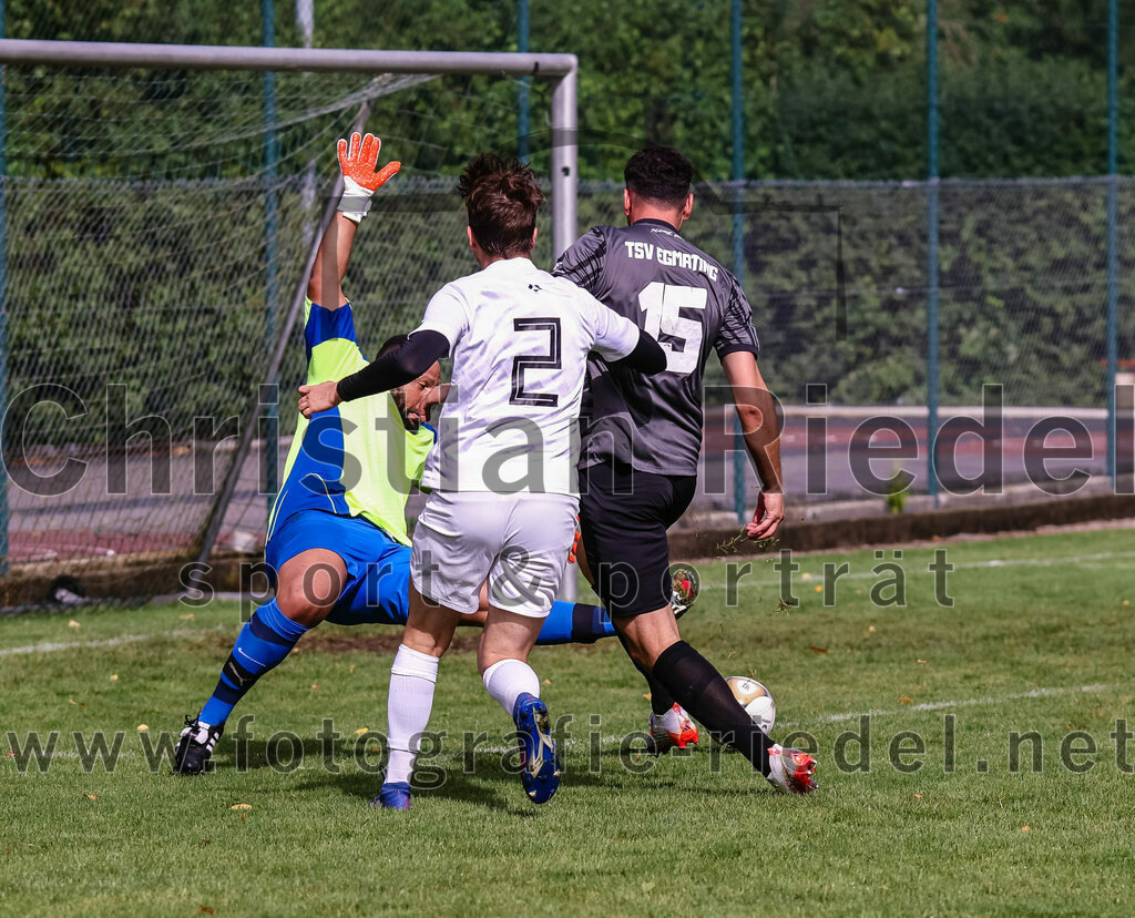 2023-08-27_034_TSV_Egmating_II_gegen_SG_Grasbrunn-Haar_II | Egmating, Deutschland, 27.08.2023:
Fußball, B-Klasse 2023 / 2024, 2. Spieltag, TSV Egmating II gegen (SG) Grasbrunn / Haar II, Endergebnis: 1:2

Torwart Tobias Hahn ((SG) Grasbrunn / Haar II, #1), Simon Frick ((SG) Grasbrunn / Haar II, #2), Mentor Palloshi (TSV Egmating, #15)

Foto: Christian Riedel / fotografie-riedel.net