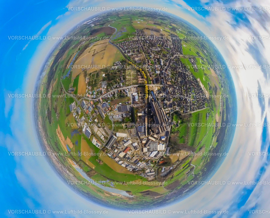 Isselburg240390159Mitte | Luftbild, Wohngebiet Ortsansicht Isselburg mit Fluss Issel mit Baumallee, umgeben von Wiesen und Feldern, Erdkugel, Fisheye Aufnahme, Fischaugen Aufnahme, 360 Grad Aufnahme, tiny world, little planet, fisheye Bild, Isselburg, Nordrhein-Westfalen, Deutschland