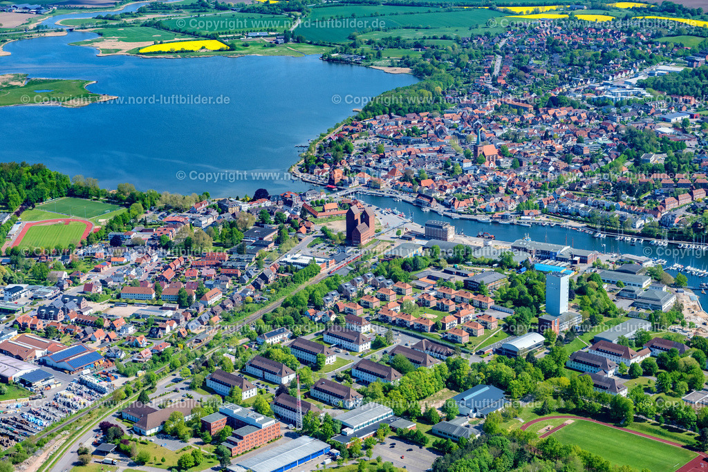 Neustadt_In_Holstein_ELS_4288150522 | NEUSTADT IN HOLSTEIN 15.05.2022 Ortsansicht an der Meeres-Küste der Ostsee in Neustadt in Holstein im Bundesland Schleswig-Holstein. // Townscape on the seacoast of Baltic Sea in Neustadt in Holstein in the state Schleswig-Holstein. Foto: Martin Elsen