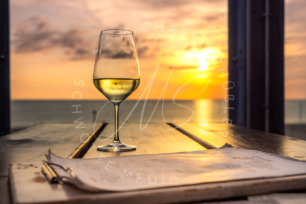 2025-07-21 Strandbar 54 Grad Nord Sonnenuntergang Wein 006 | Schwotte Media - Realisiert mit Pictrs.com