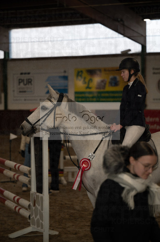 Hallenreittunier Voxtrup 2023 | Entdecke hochwertige Reitturnierfotos von Foto Oger. Professionell, emotional und authentisch – jetzt Lieblingsmomente im Shop bestellen.Deutschlandweite Turnierfotografie. - Realisiert mit Pictrs.com