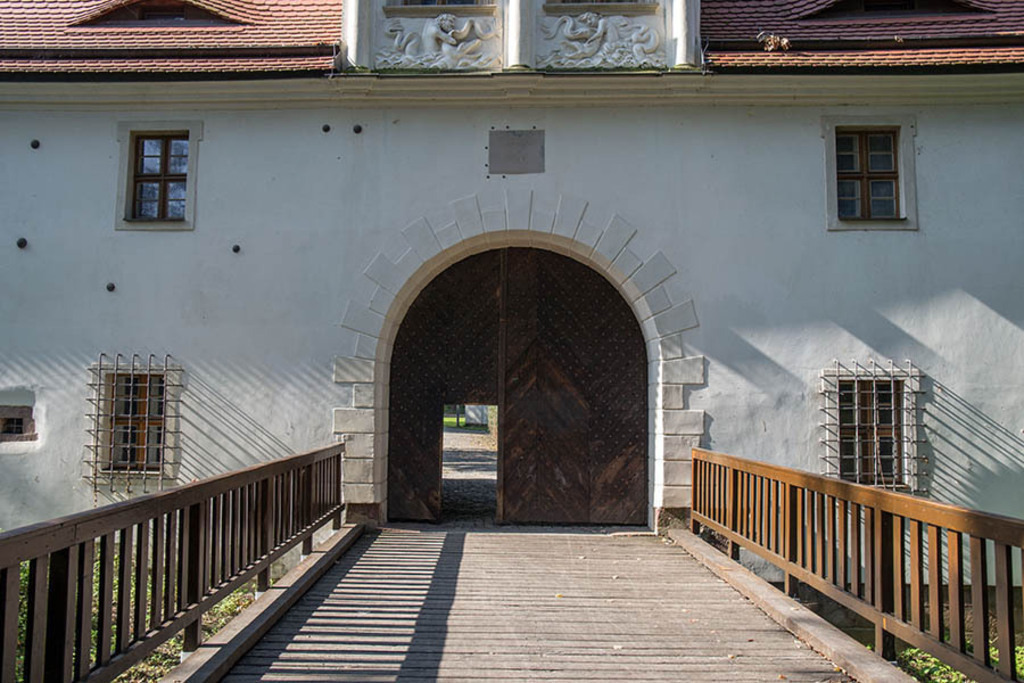 Torhaus Dölitz | Das Team hinter BILDLEXIKON LEIPZIG bündelt historische wie aktuelle Informationen über die Stadt Leipzig in Text und Bild auf einer Plattform und stellt diese der interessierten Öffentlichkeit zur Verfügung.
