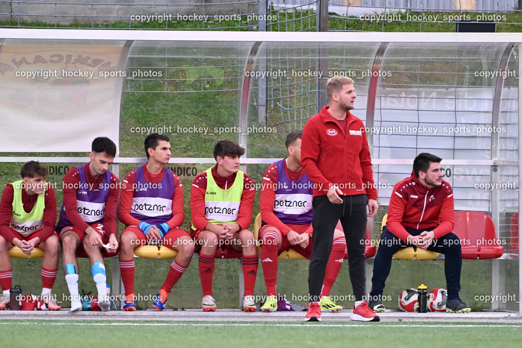 SV Spittal 1921 vs. SV St. Jakob  | Spielerbank SV St. Jakob, Headcoach St.Jakob Jonas Warmuth, SV Spittal 1921 vs. SV St. Jakob , SV Spittal 1921 vs. SV St. Jakob  am 20.09.2024 in Spittal an der Drau (Goldeck Stadion), Austria, (Photo by Bernd Stefan)