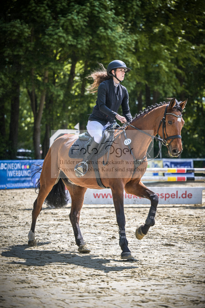 DOS_9585 | Entdecke hochwertige Reitturnierfotos von Foto Oger. Professionell, emotional und authentisch – jetzt Lieblingsmomente im Shop bestellen.Deutschlandweite Turnierfotografie. - Realisiert mit Pictrs.com