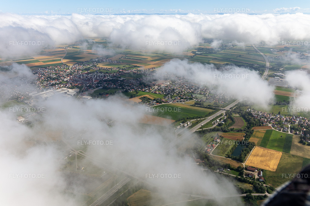 Luftbild:  in Pilsting im Bundesland Bayern in Deutschland. – Foto: IMG_132724.jpg vom 02.07.2022 durch Werner Riehm/FLY-FOTO.de – Auflösung des Originals: 5472 x 3648 px – Pilsting: Markt Pilsting