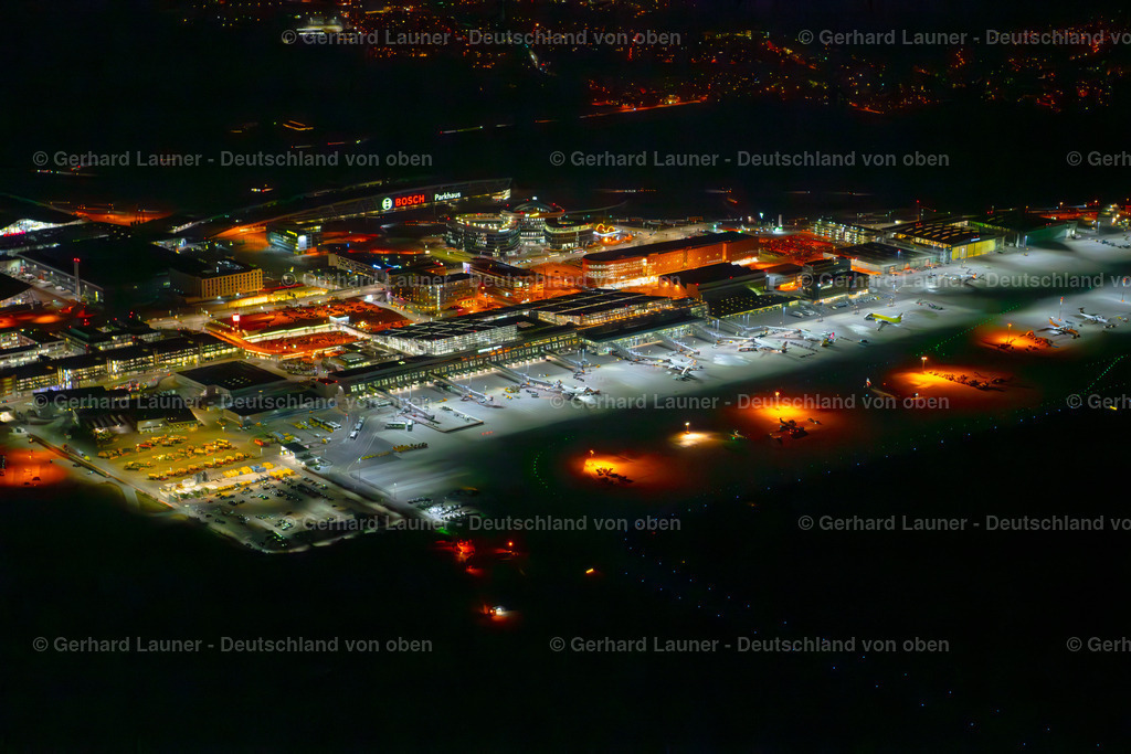 3900876 | Flughafen Stuttgart, Nachtaufnahme