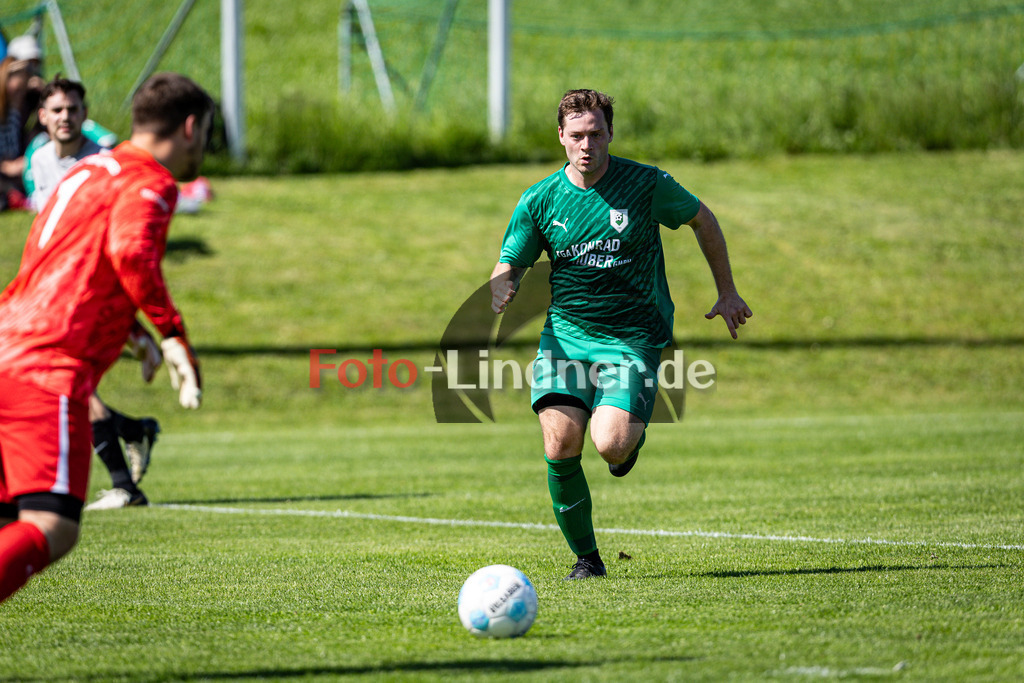 SV Haunshofen gegen ASV Gerentsried | Fußball Herren Kreisklasse Gruppe 3 Zugspitze 2024/25, SV Haunshofen gegen ASV Gerentsried, 20250531,Magnus KROIHER (SV Haunshofen 9) in Aktion,2025-05-31 in Haunshofen (Sportplatz Haunshofen), Magnus KROIHER (SV Haunshofen 9)Copyright: WolfgangxLindner www.foto-lindner.de