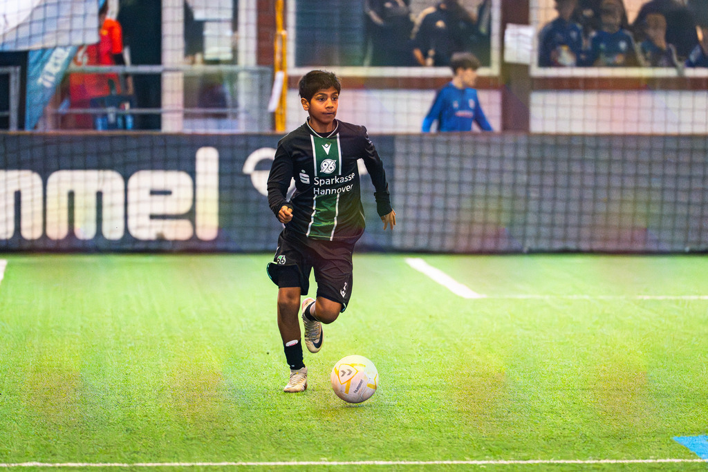 _BLR8913 | Professionelle Fußball- und Sportfotografie. Spielbilder online ansehen und kaufen – Einzelbilder oder komplette Galerien in hoher Qualität. - Realisiert mit Pictrs.com