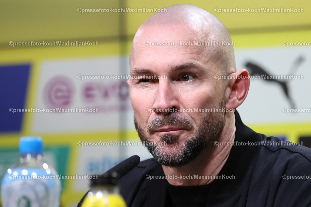 BVB15122401115 | 15.12.2024, Fußball, Borussia Dortmund - TSG 1899 Hoffenheim, 1. Fußball Bundesliga, 14. Spieltag, Signal Iduna Park, Saison 2024 2025: Pressekonferenz mit den Trainern nach dem Spiel - Cheftrainer Christian Ilzer (Trainer Hoffenheim)DFB regulations prohibit any use of photographs as image sequences and or quasi-video.