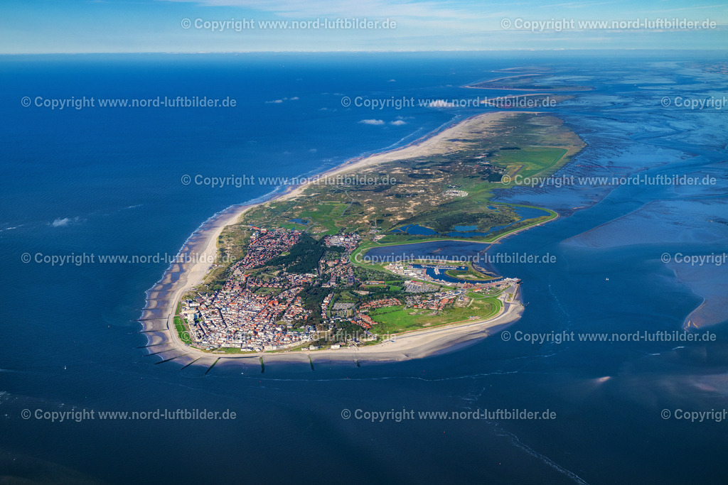 Norderney_ELS_9537160823 | NORDERNEY 16.08.2023 Küstenbereich der der Nordsee - Insel in Norderney im Bundesland Niedersachsen, Deutschland. Weiterführende Informationen bei: Staatsbad Norderney GmbH. // Coastal area of North Sea - Island in Norderney in the state Lower Saxony, Germany. Further information at: Staatsbad Norderney GmbH. Foto: Martin Elsen