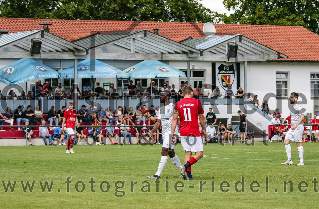 2023-07-30_039_FC_Lengdorf_gegen_SpVgg_Altenerding | Lengdorf, Deutschland, 30.07.2023:
Fußball, Kreisliga 2023 / 2024, 1. Spieltag, FC Lengdorf gegen SpVgg Altenerding, Endergebnis: 1:1

Ridwan Bello (SpVgg Altenerding, #5), Martin Lechner (FC Lengdorf, #11)

Foto: Christian Riedel / fotografie-riedel.net