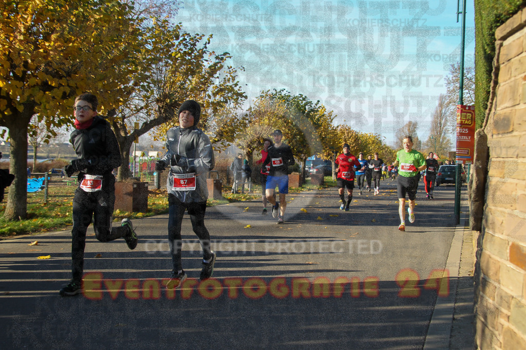 241201_1143_EV4_1518 | Sportfotografie im Rhein-Sieg Kreis, Köln, Bonn, NRW, Rheinland Pfalz, Hessen, etc. Unser Tätigkeitsfeld umfasst den Laufsport vom Volkslauf über den Marathon, Duathlon, Triathon bis zum Ultralauf wie Kölnpfad Ultra oder Schindertrail.