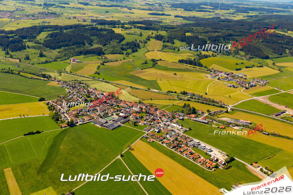 Das Luftbild zeigt :  Ruderatshofen - Die Luftaufnahme wurde 2024 vom UL-Flugzeug aus erstellt ( keine Drohne ) - Hochauflösende Luftaufnahme - Für grossformatige Ausdrucke geeignet. Die Geschenkidee !Mit Lizenz und Bildrechte bestellbar