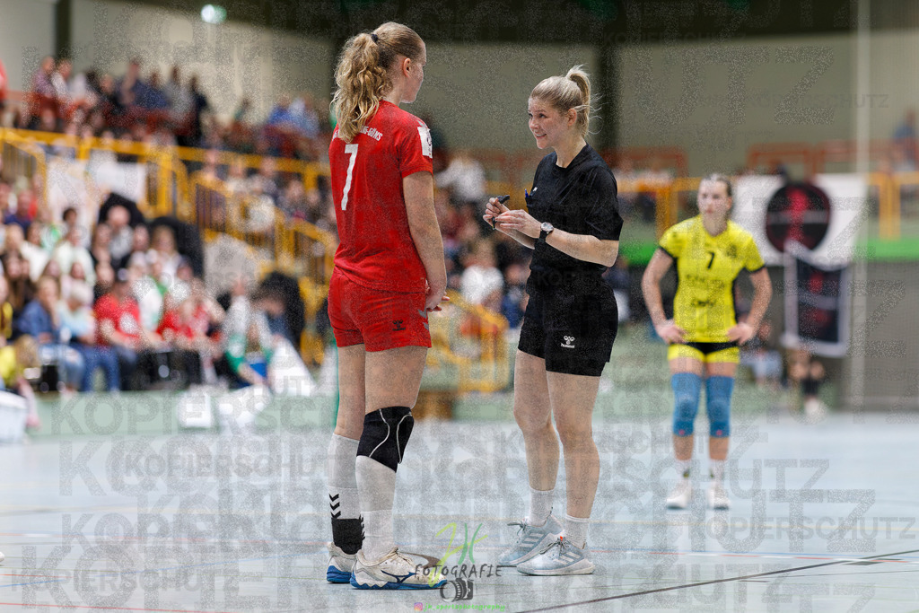 Hessenmeisterschaft wJC - Finale; HSG Kleenheim - HSG Weiterstadt/ Braunsh.Worf. | Hessenmeisterschaft wJC - Finale; HSG Kleenheim - HSG Weiterstadt/ Braunsh.Worf. am 22.03.2025 in Biedenkopf (Sporthalle Lahntalschule)Photo © 2025 - Jörg Heinrich - Realisiert mit Pictrs.com