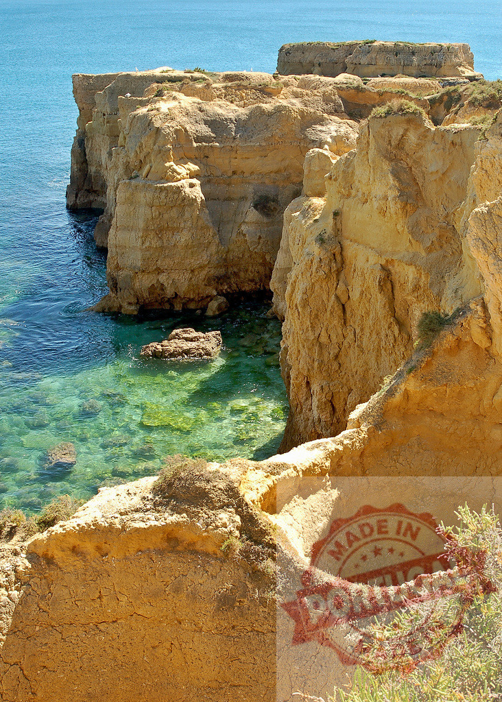 Algarve coastline with turquoise ocean and rugged cliffs | Portugal's Algarve displaying rugged coastal cliffs meeting clear turquoise ocean water - Realisiert mit Pictrs.com