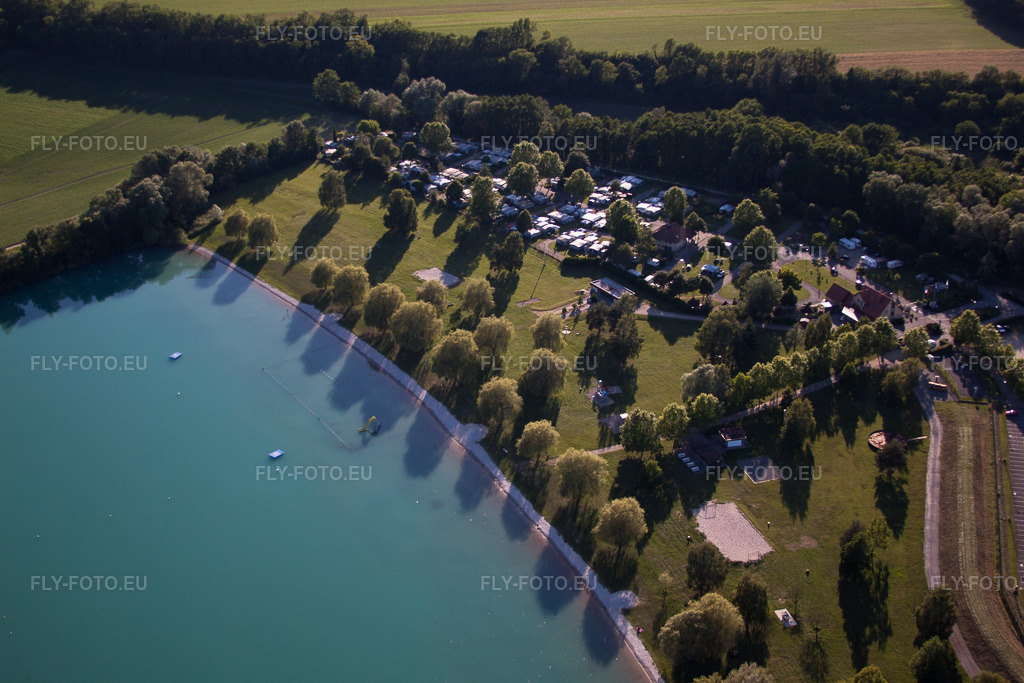 Vue aérienne: Gravière à Lauterbourg dans le département Bas Rhin, France.Photo: IMG_66583.jpg prise le 05/06/2014 par Werner Riehm/FLY-FOTO.euRésolution de l'original: 4752 x 3168 px
