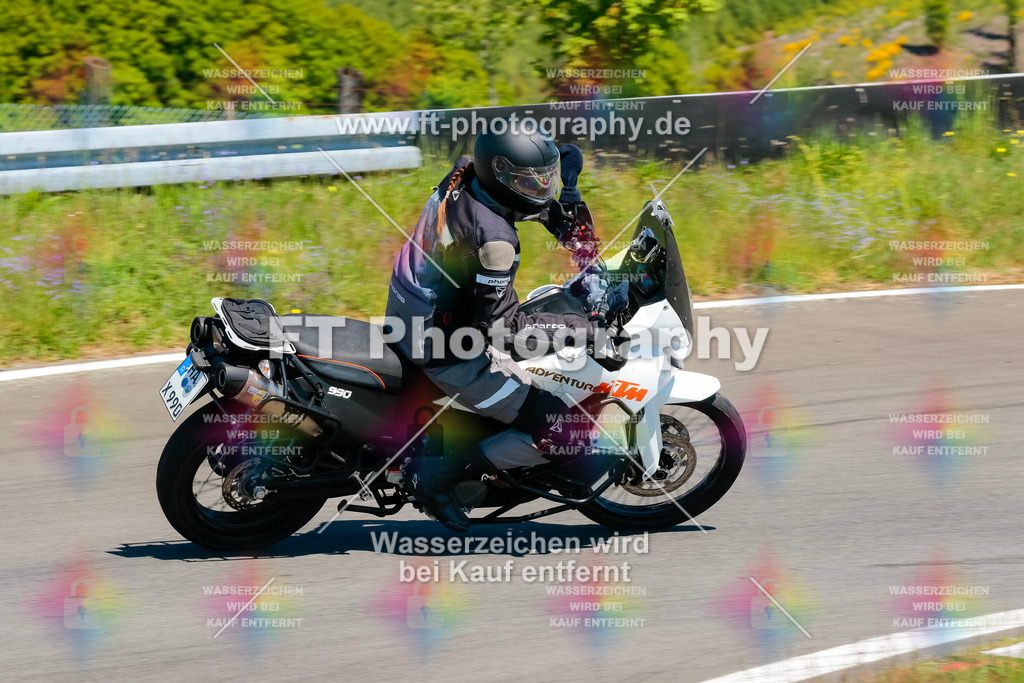 Moto-TeamOBK-22357 | Hier findet Ihr Bilder von Touristenfahrten auf der Nürburgring Nordschleife oder von anderen Veranstaltungen die ich besucht habe. Viel Spass beim Durch Schauen 