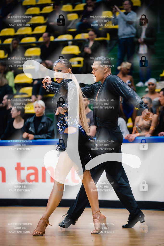 Hessen Tanzt WDSF International Open Latin 7th (74) Augustinas Trinkus _ Beatrice Rupslaukyte (Lithuania)-2025-05-18-3447 | Webshop for digital downloads and prints of dance sport, event & show photographer Julian Link - Realisiert mit Pictrs.com