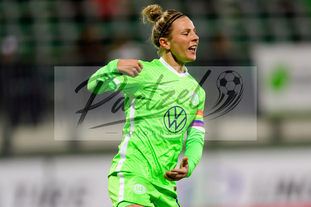 WOBSER20211013_011 | Fussball, Frauen: Svenja Huth (VfL Wolfsburg) Torjubel, jubelt nach seinem Treffer zum 1:0 beim Spiel der UEFA Women´s Champions League zwischen VfL Wolfsburg und Servette FC im AOK-Stadion am 13.10.2021 in Wolfsburg, Deutschland. - Realisiert mit Pictrs.com