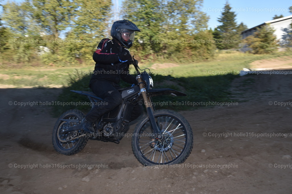 DSC_0241 | Sportfotografie , Motorsport, Motoross, Reitsport, Mointainbike, Enduro,
Landschaft , Outdoor, Eventfotografie, Landschaft, Bilder online bestellen - Realisiert mit Pictrs.com