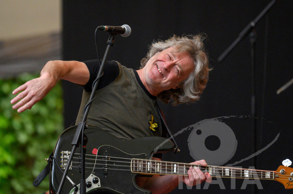 _DWA2773 | Craig Fletcher von John Lees' Barclay James Harvest live bei einem Konzert in Serenadenhof Nürnberg, 01.07.2023 - Realisiert mit Pictrs.com