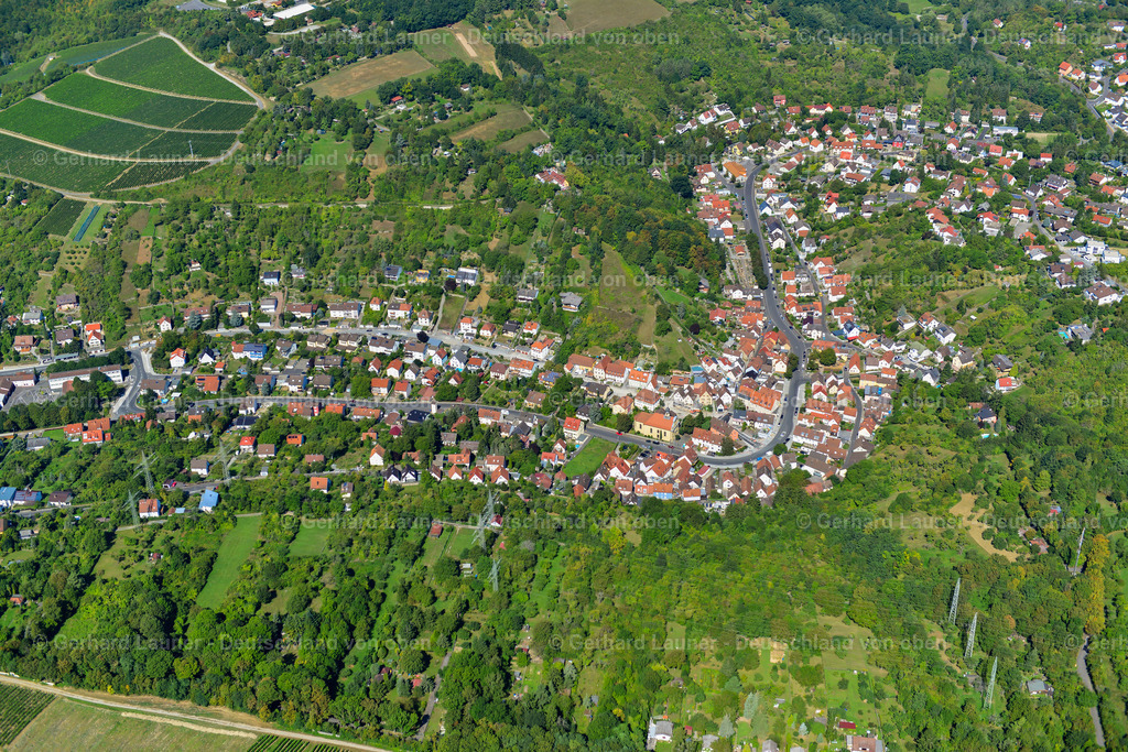 3650004 | UNTERDüRRBACH 31.08.2016 Stadtgebiet mit von Wald- und Forstflächen umsäumten Außenbezirken und Innenstadtbereich in Unterdürrbach im Bundesland Bayern, Deutschland // Urban area with outskirts and inner city area surrounded by woodland and forest areas in Unterdürrbach in the state Bavaria, Germany Foto: Gerhard Launer