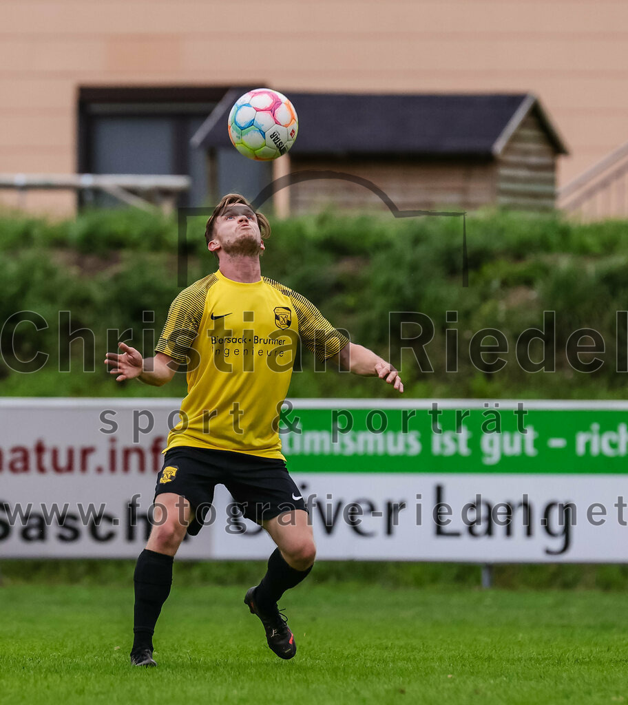 2023-08-09_045_FC_Moosinning_II_gegen_SpVgg_Altenerding | Moosinning, Deutschland, 09.08.2023:
Fußball, Kreisliga 2023 / 2024, 3. Spieltag, FC Moosinning II gegen SpVgg Altenerding, Endergebnis: 1:1

Sebastian Michalak (FC Moosinning, #19)

Foto: Christian Riedel / fotografie-riedel.net