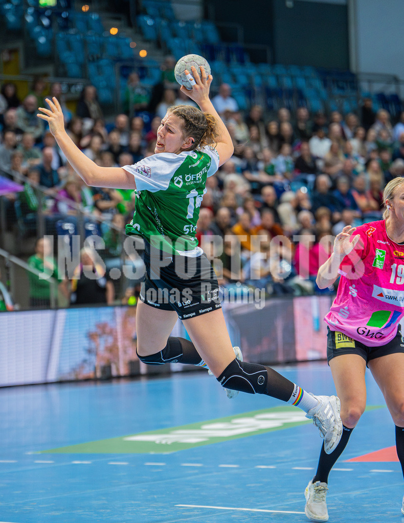 Handball I Frauen I Saison 2025-2026 I 1. HBF I 15. Spieltag I VFL Oldenburg - SV Union Halle-Neustadt 0045 | Marie Steffen (14, VfL Oldenburg) - Realisiert mit Pictrs.com