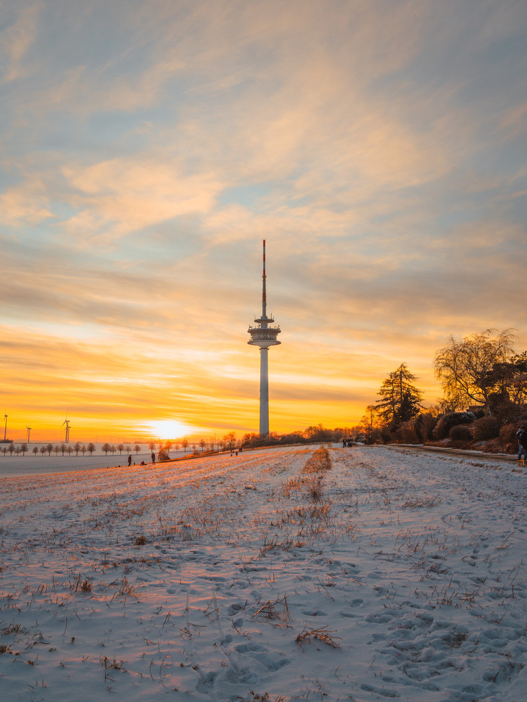 Fernmeldeturm Broitzem | Entdecke exklusive Fotokunst aus Braunschweig: Bildband, Leinwände, Postkarten, Kalender, digitale Downloads & Bildlizenzen. Jetzt im offiziellen Beautiful Braunschweig Shop! - Realisiert mit Pictrs.com
