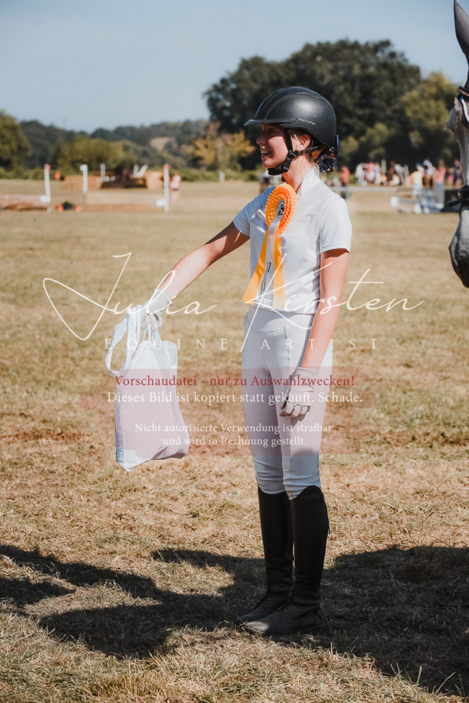 DSC_6392 | Pferde- und Turnierfotografie in Westsachsen. Pferdeportraits, Auftragszeichnungen und intuitive Kunst.
