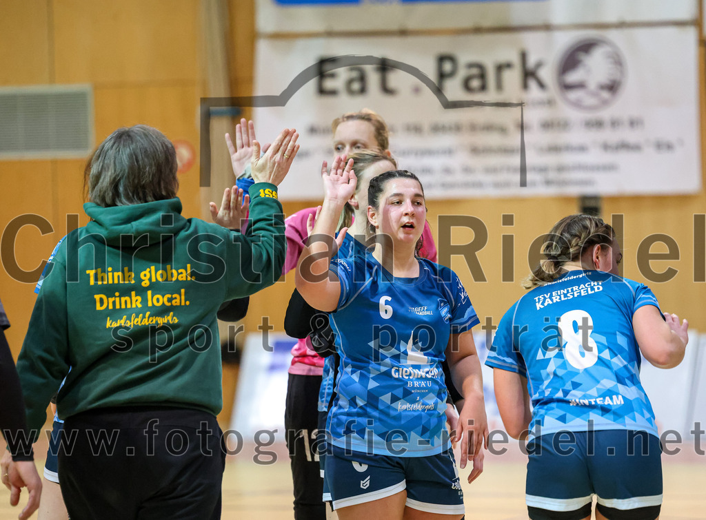 2023-01-21_112_SpVgg_Altenerding_gegen_TSV_Karlsfeld | Erding, Deutschland, 21.01.2023:
Handball, Bezirksoberliga Frauen Altbayern 2022 / 2023, 8. Spieltag, SpVgg Altenerding gegen TSV Karlsfeld, Endergebnis: 28:24

Monika Vojnic (TSV Eintracht Karlsfeld, #6), Lena Schmid (TSV Eintracht Karlsfeld, #8)

Foto: Christian Riedel / fotografie-riedel.net