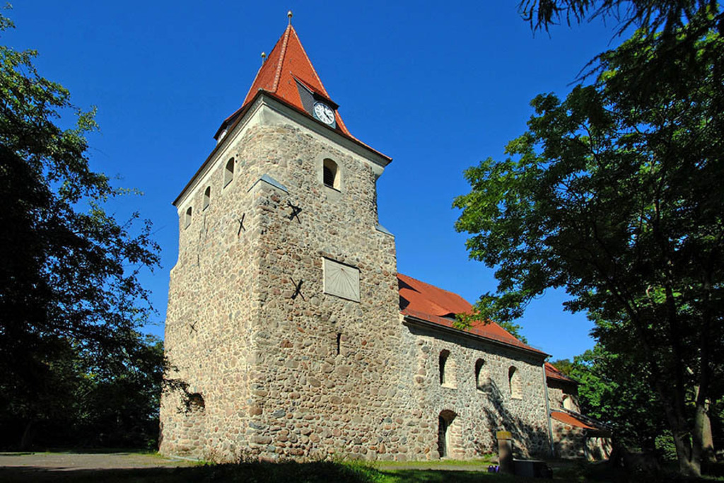 Foto: Leipzig - Kirche Hohen Thekla | Das Team hinter BILDLEXIKON LEIPZIG bündelt historische wie aktuelle Informationen über die Stadt Leipzig in Text und Bild auf einer Plattform und stellt diese der interessierten Öffentlichkeit zur Verfügung.