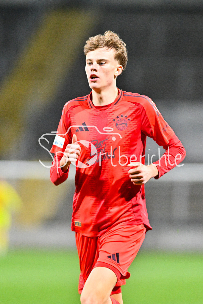FC Bayern Amateure - SpVgg Hankofen-Hailing | Im Bild Jonathan Asp JENSEN (FC Bayern München II #11) / Einzelfoto / Freisteller / Regionalliga Bayern: FC Bayern Muenchen II - SpVgg Hankofen-Hailing, Gruenwalder Stadion am 28.03.2025