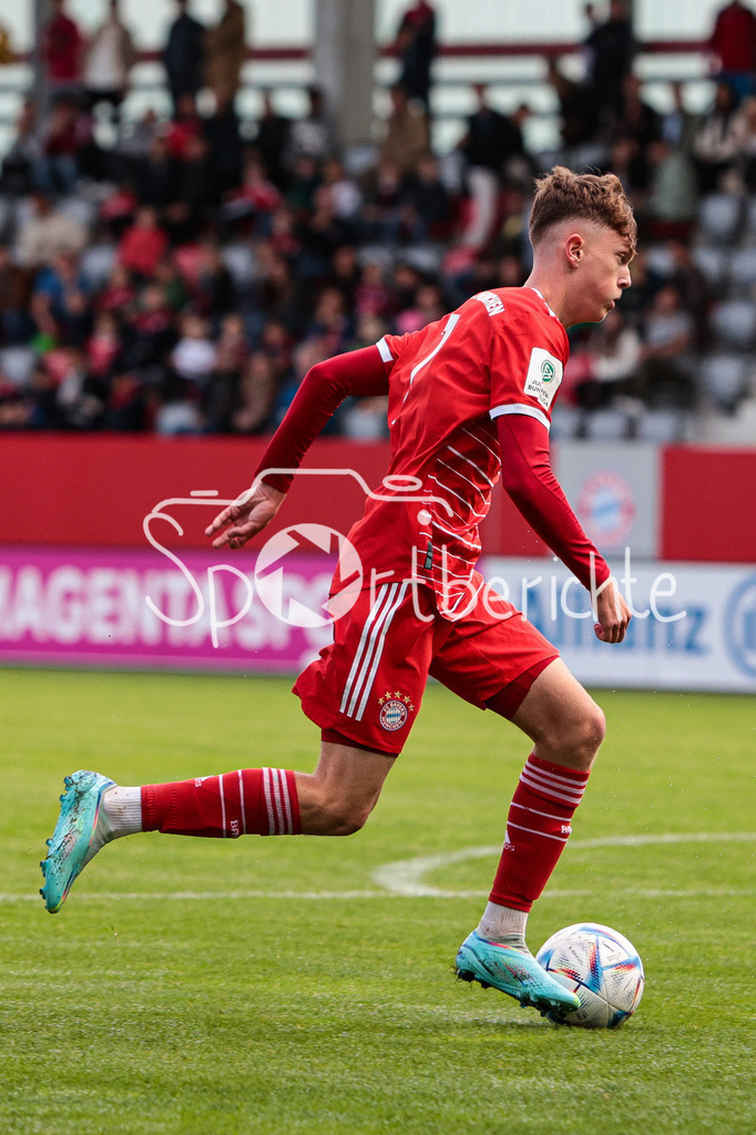 FC Bayern Muenchen U19 - VfB Stuttgart U19 | Paul WANNER (FCB #7) am Ball