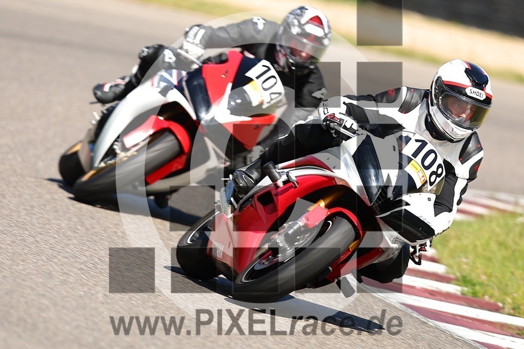 0108-20260426_01221 | Schöne Erinnerungen an spannende Momente - das festzuhalten ist unser Job. PIXELrace.de ist seit 2003 auf den Rennstrecken Europas unterwegs um die Action draußen beim Fahren und die wunderbare Stimmung imm Fahrerlager für euch einzufangen.