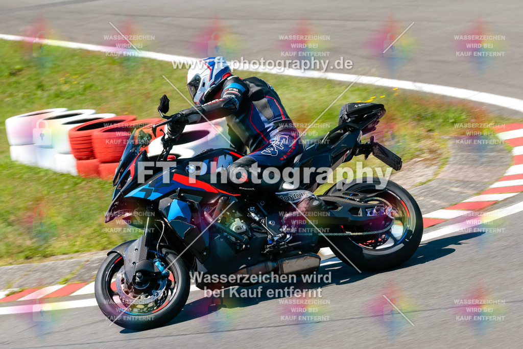 Moto-TeamOBK-21909 | Hier findet Ihr Bilder von Touristenfahrten auf der Nürburgring Nordschleife oder von anderen Veranstaltungen die ich besucht habe. Viel Spass beim Durch Schauen 