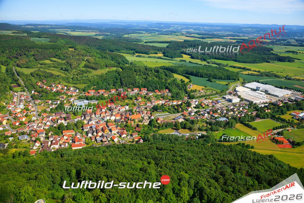 Die Luftaufnahme der Stadt Kasendorf wurde vom UL-Flugzeug heraus erstellt ( keine Drohne )- hohe Auflösung für beste Qualität