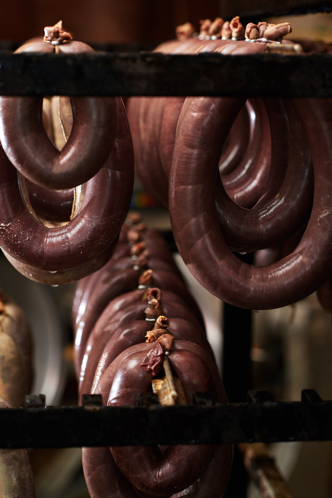 Fleischerei Dormayer | Langenzersdorf, Austria - February 12, 2019: Fleischerei Dormayer - Blutwurst Herstellung, Aufgehängte Blutwürste zum Abtropfen. - Realisiert mit Pictrs.com