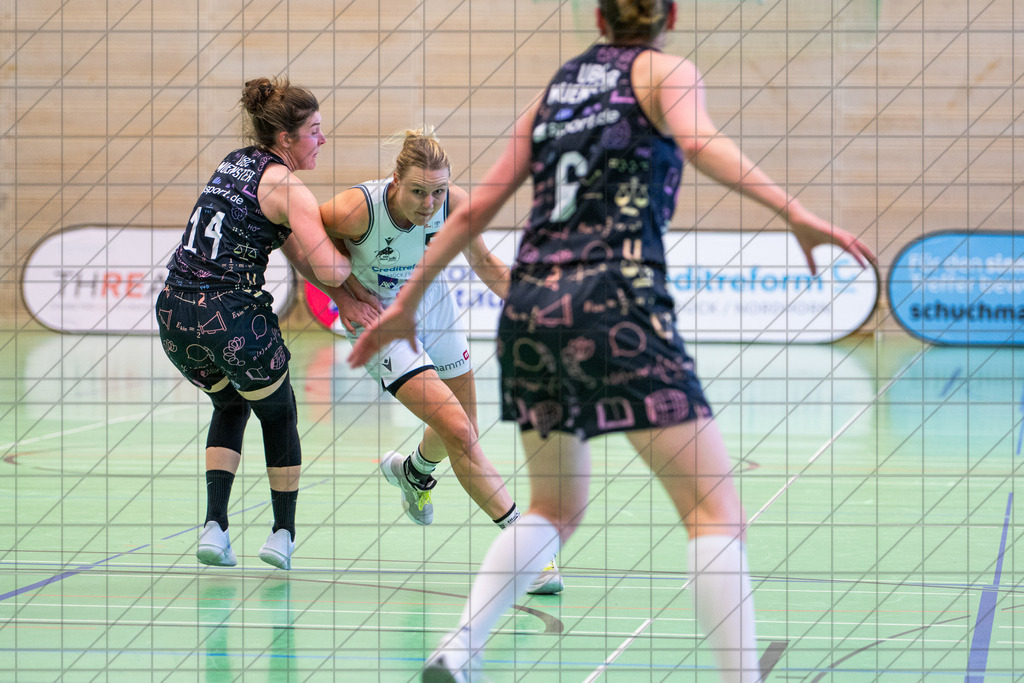 2. DBBL Nord 25/26 | Testspiel | BBC Osnabrück vs. UBC Müsnter | DÖLLE Tonia (BBC Osnabrück #5)//  14.09.25: 2. DBBL Nord 25/26 | Testspiel | BBC Osnabrück vs. UBC Müsnter / Osnabrück / Deutschland  //   CREDIT:www.bullenfotos.de, Martin König, Hörner Weg 40, D-49078 Osnabrück, +4917663732967 // Nutzung und Weitergabe nur zu den vereinbarten Zwecken. Presseanfragen an Ersteller. Alle Rechte beim Ersteller. Honorierung nach MFM. - Realisiert mit Pictrs.com