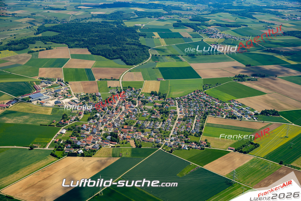 Aktuelles Luftbild von  Raitenbuch - Die Luftaufnahme wurde 2022 mittels UL-Flugzeug erstellt ( keine Drohne ) - hochauflösende Kamera-Systeme von  Canon -Beste Qualität - Für grossformatige Ausdrucke geeignet. Die Geschenkidee !