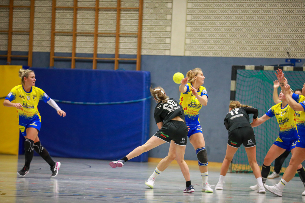 SVN_TvVoerde_021124_138 | Bildergalerie von Sport-Ereignissen aber auch von weiteren spannenden Dingen - nicht nur vom Niederrhein. In Anlehnung an den bekannten Spruch von Hanns Dieter Hüsch heißt das Motto: "Niederrhein ist überall".  - Realisiert mit Pictrs.com