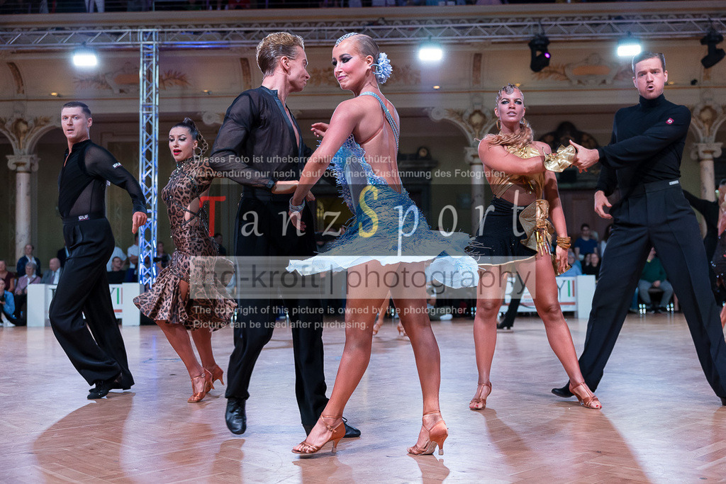 20240706_WDSF_WO_Latin_8581 | Tanzsportbilder, Standardtanz, Lateintanz, WDSF, DTV, LTVB, dancecomp, goc, hessen tanzt, blaues band der spree, walzer, tango, wiener walzer, slowfox, quickstepp, samba, rumba, cha-cha-cha, paso doble. jive, hd-kroft photography, turniertanzsport